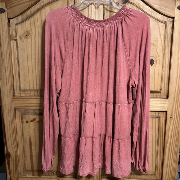 Wonderly layered Vee Neck Blouse - Picture 2 of 7